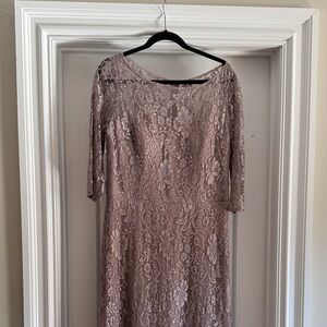 La Femme Mauve Lace Long Sleeve Dress